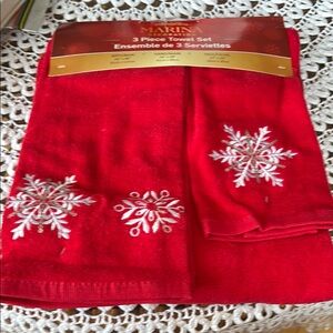 Marina Red Snowflake Towel Set